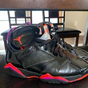 Air Jordan 7 Black Patent Gloss Retro
Basketball shoes